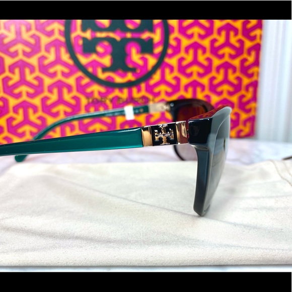 ✨Tory Burch Sunglasses - Picture 3 of 9